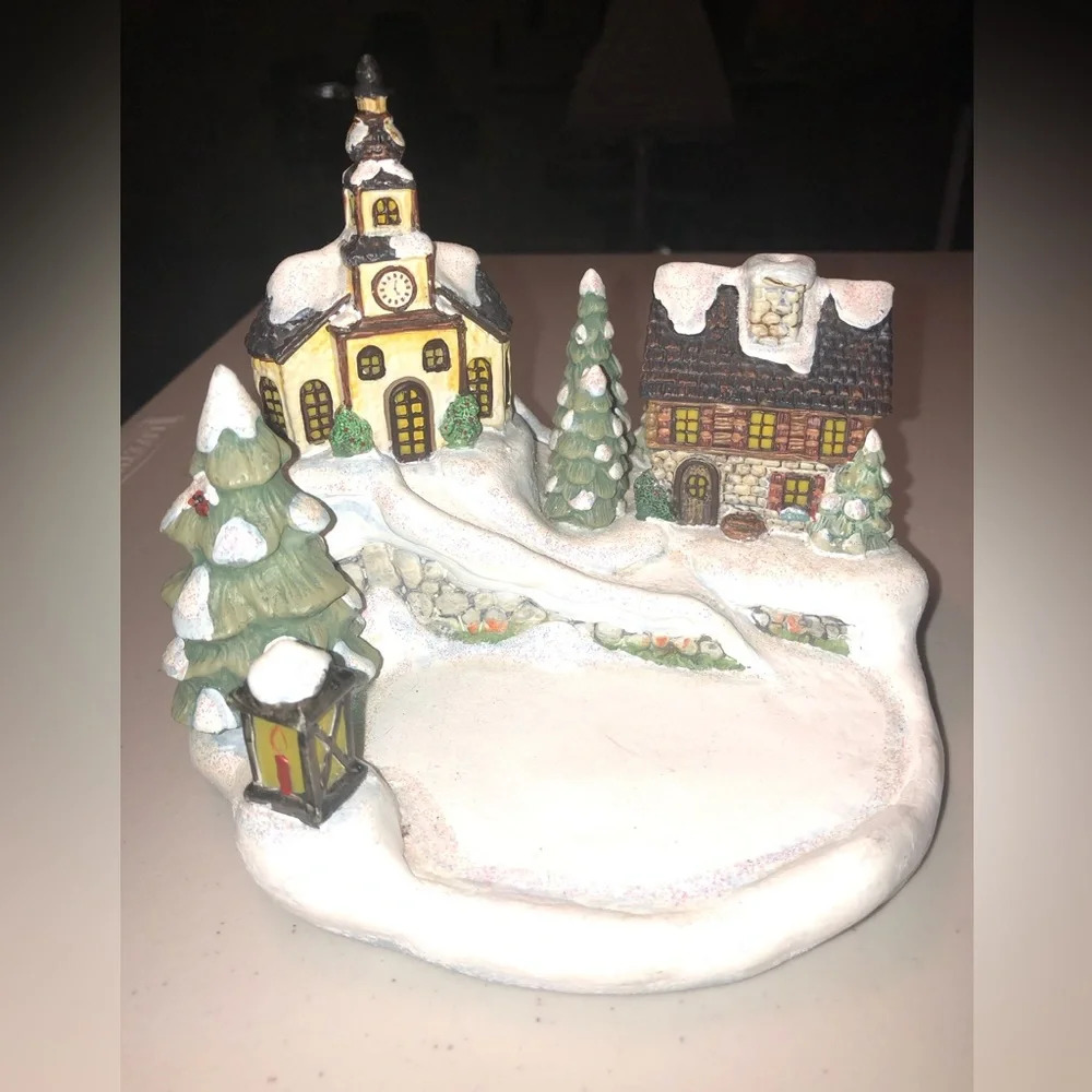 Goebel Limited Edition Home For The Holidays Lighted Christmas Music Box